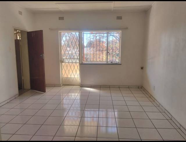2 BEDROOM FLAT FOR SALE IN THREE RIVERS